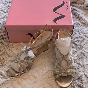 **SALE**Nina Gold Wedges